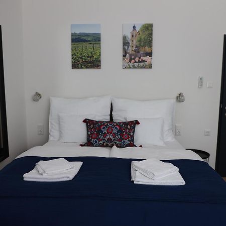 Natali Apartmanhaz Eger Luaran gambar