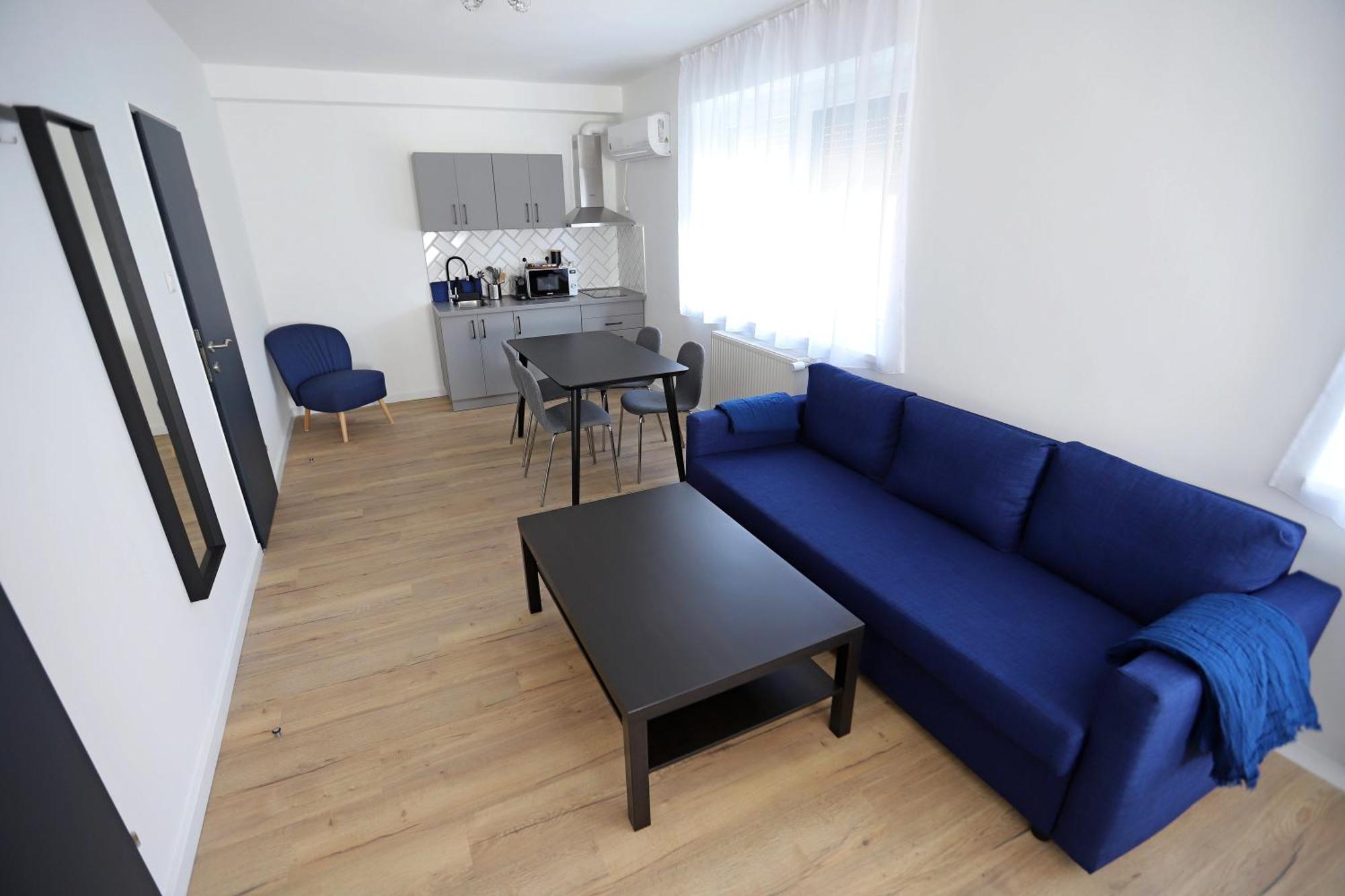 Natali Apartmanhaz Eger Luaran gambar