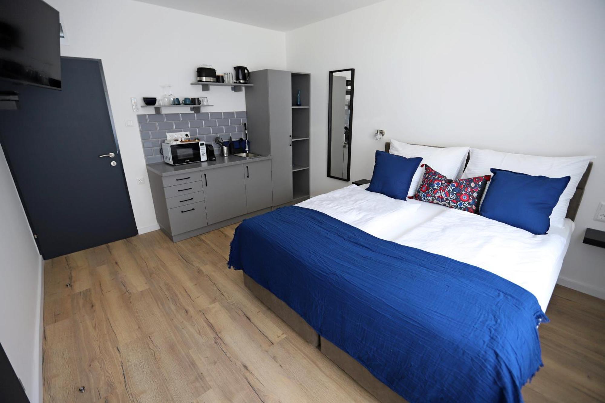 Natali Apartmanhaz Eger Luaran gambar