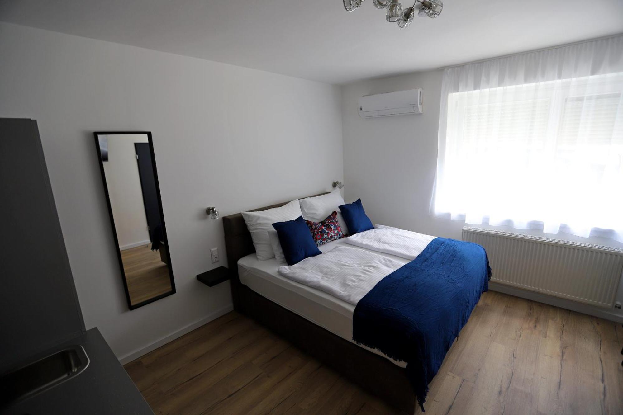 Natali Apartmanhaz Eger Luaran gambar