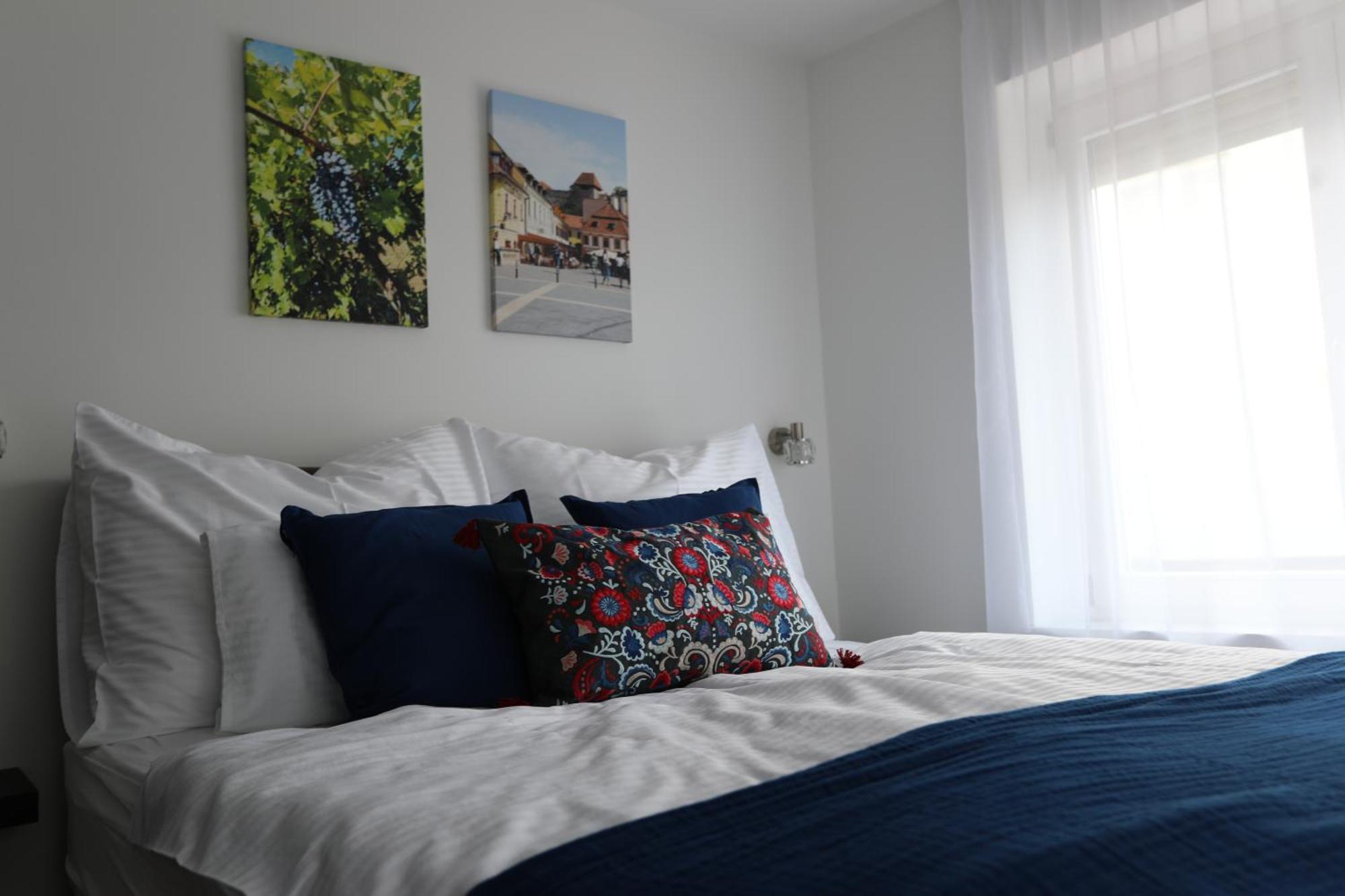 Natali Apartmanhaz Eger Luaran gambar