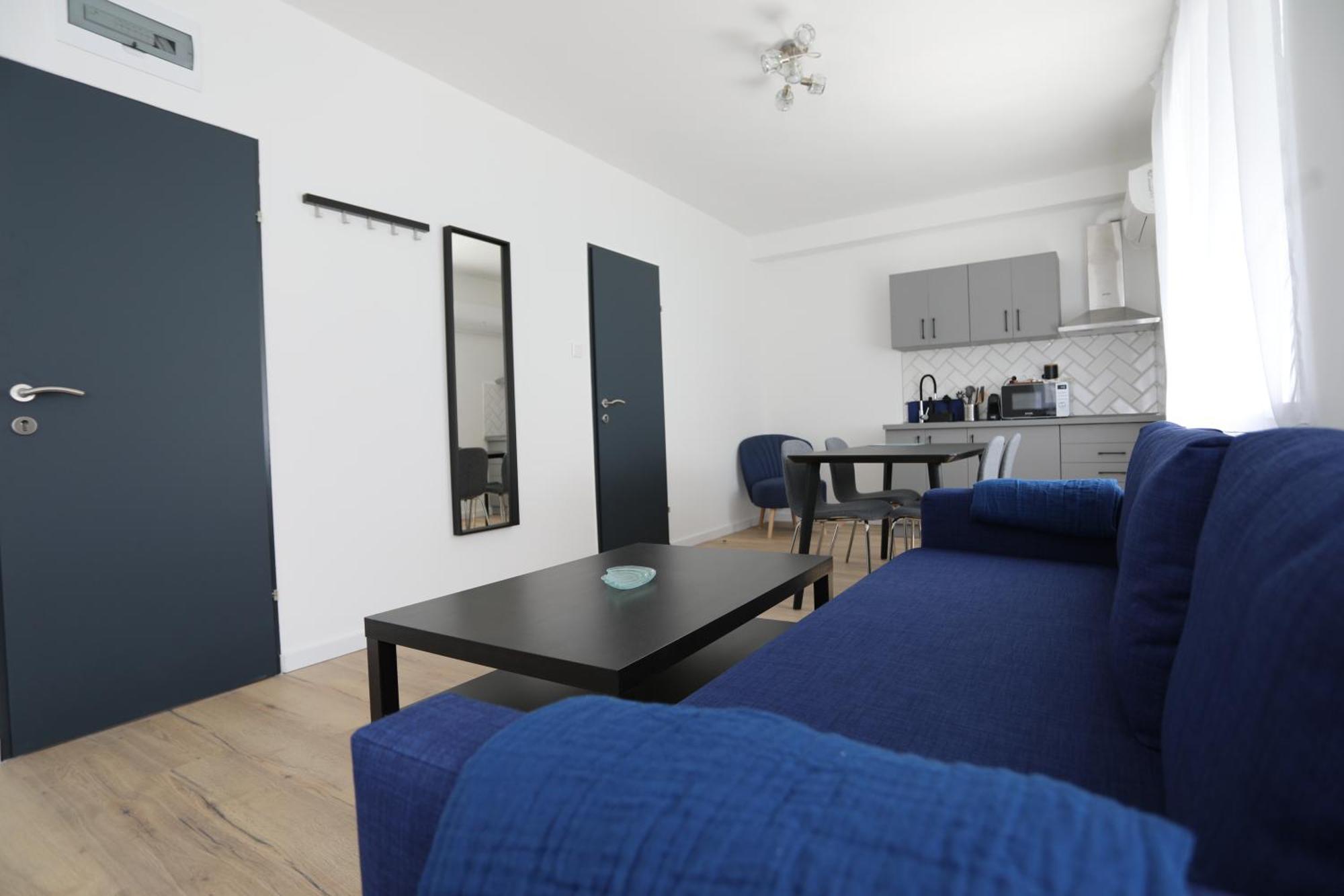 Natali Apartmanhaz Eger Luaran gambar