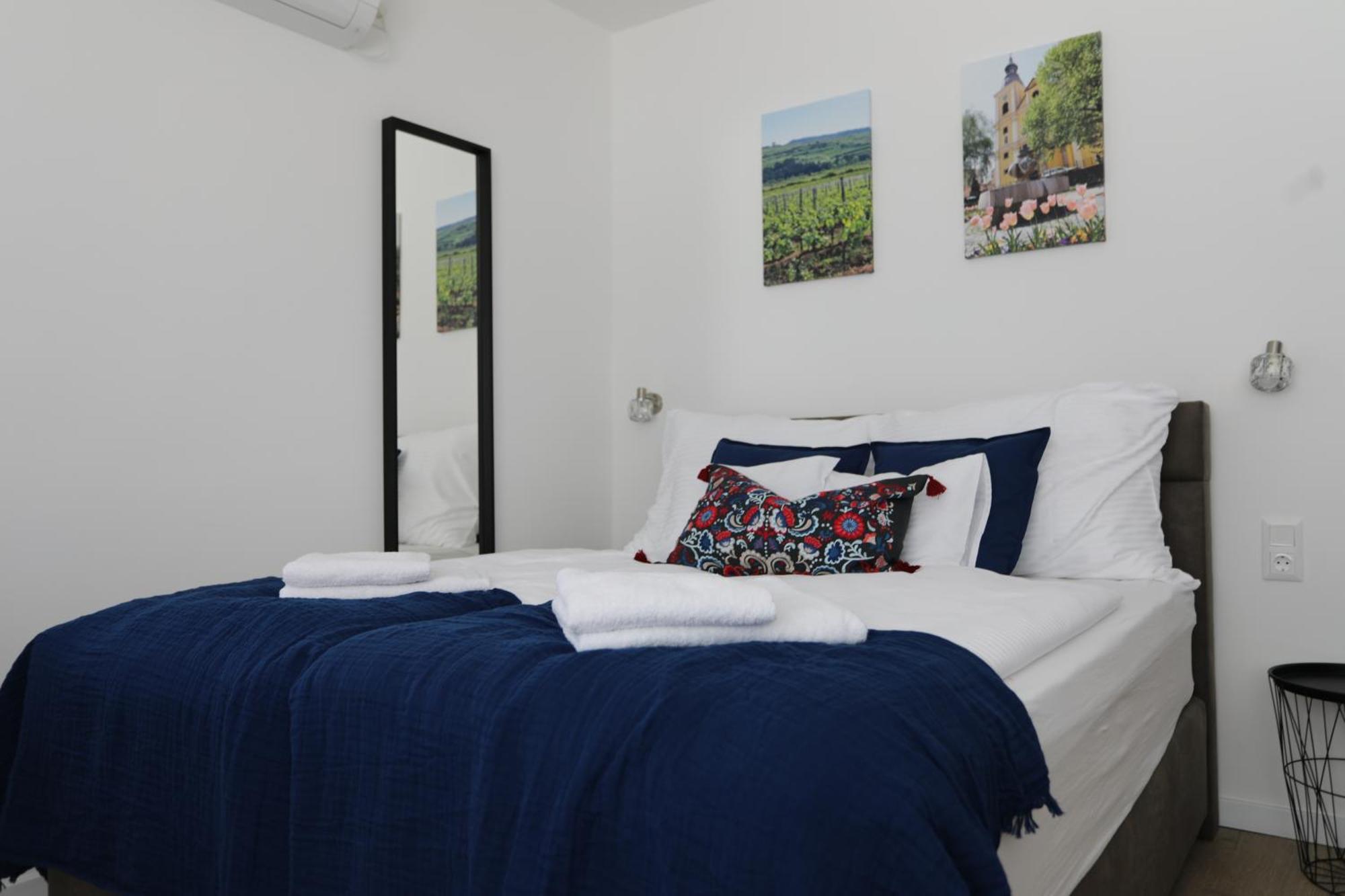 Natali Apartmanhaz Eger Luaran gambar