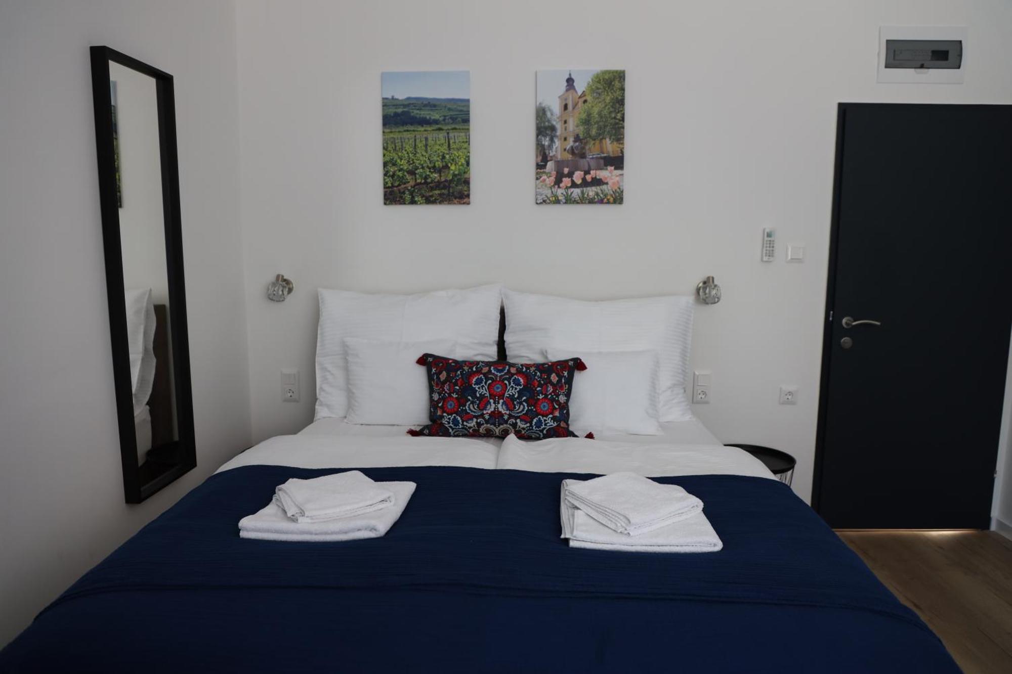 Natali Apartmanhaz Eger Luaran gambar