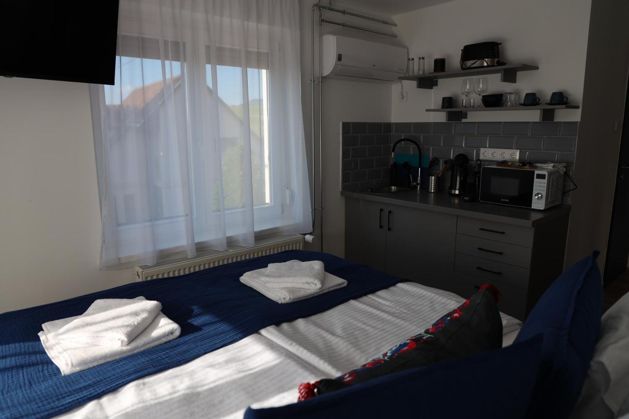 Natali Apartmanhaz Eger Luaran gambar